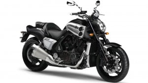 2014-Yamaha-VMAX-EU-Power-Black-Studio-001